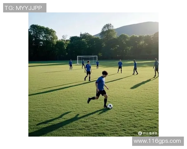 足球垂钓客的奇妙旅程在绿茵场上钓鱼与踢球的完美结合 足球垂钓客的奇妙旅程在绿茵场上钓鱼与踢球的完美结合